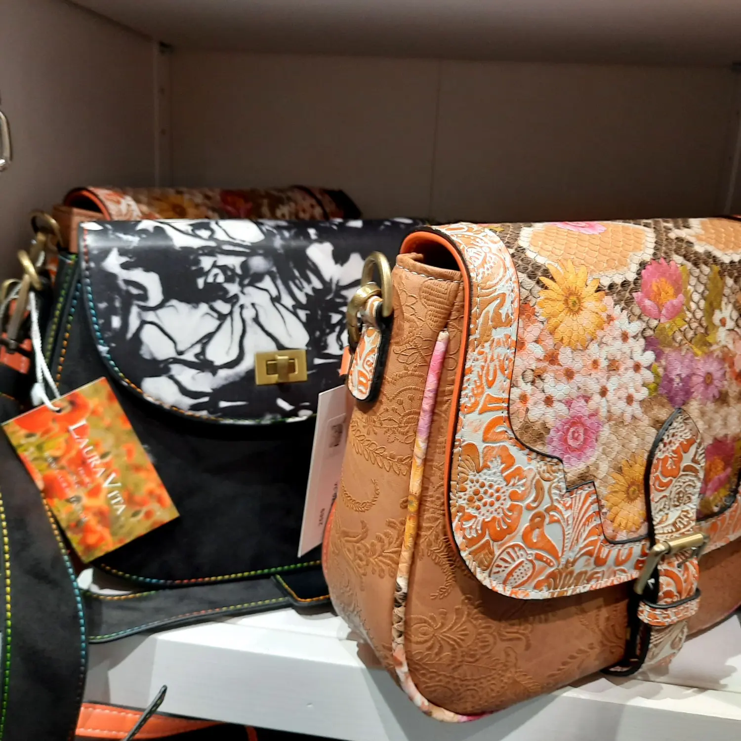 Taschen & Tücher von Nettes Lädchen